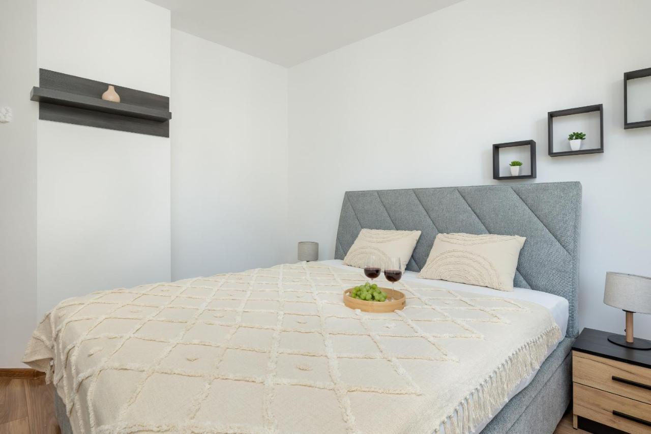 Bright & Spacious Family Apartment In Miedzyzdroje With Parking And 3 Balconies By Noclegi Renters Buitenkant foto