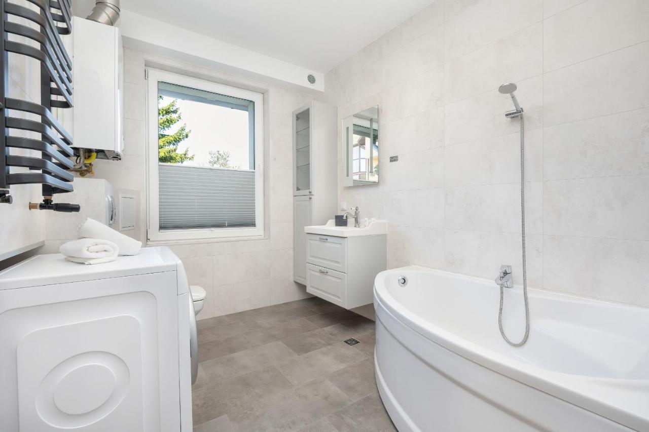 Bright & Spacious Family Apartment In Miedzyzdroje With Parking And 3 Balconies By Noclegi Renters Buitenkant foto
