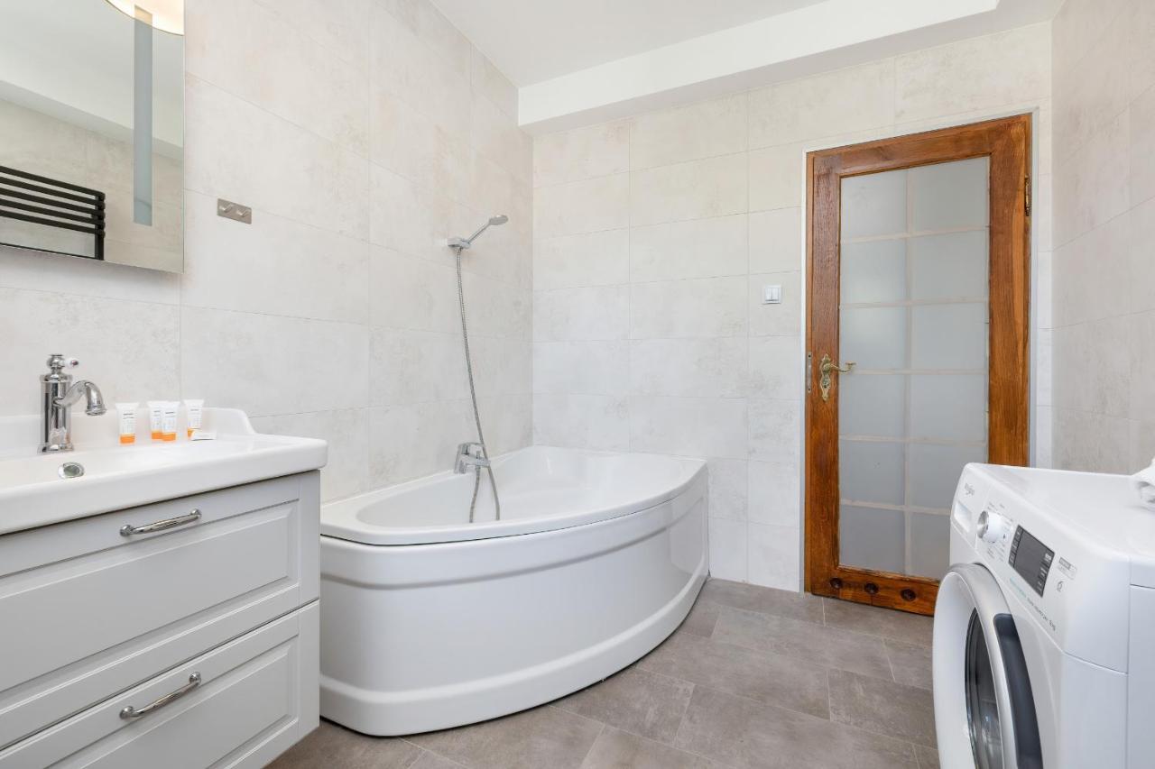 Bright & Spacious Family Apartment In Miedzyzdroje With Parking And 3 Balconies By Noclegi Renters Buitenkant foto